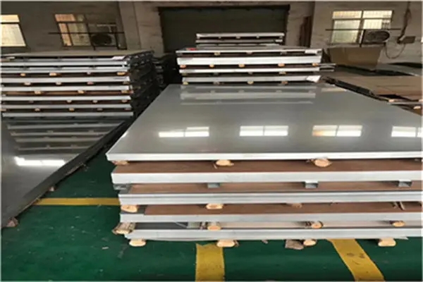 304不銹鋼板按制造方法可分為熱軋和冷軋。根據(jù)鋼種的結(jié)構(gòu)特點(diǎn)